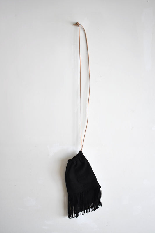 「1/2 HALF」suede fringe purse -black-