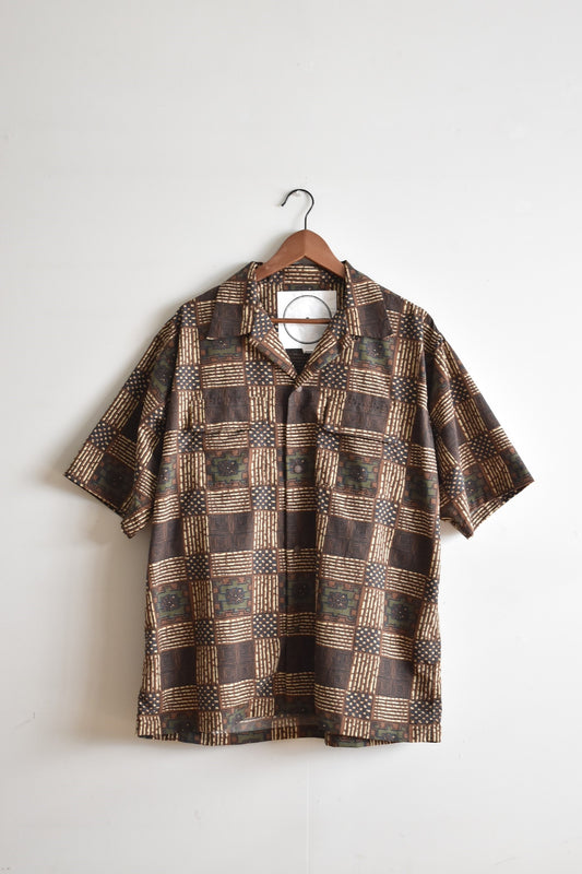 「BURLAP OUTFITTER」s/s camp shirts printed -batik brown-