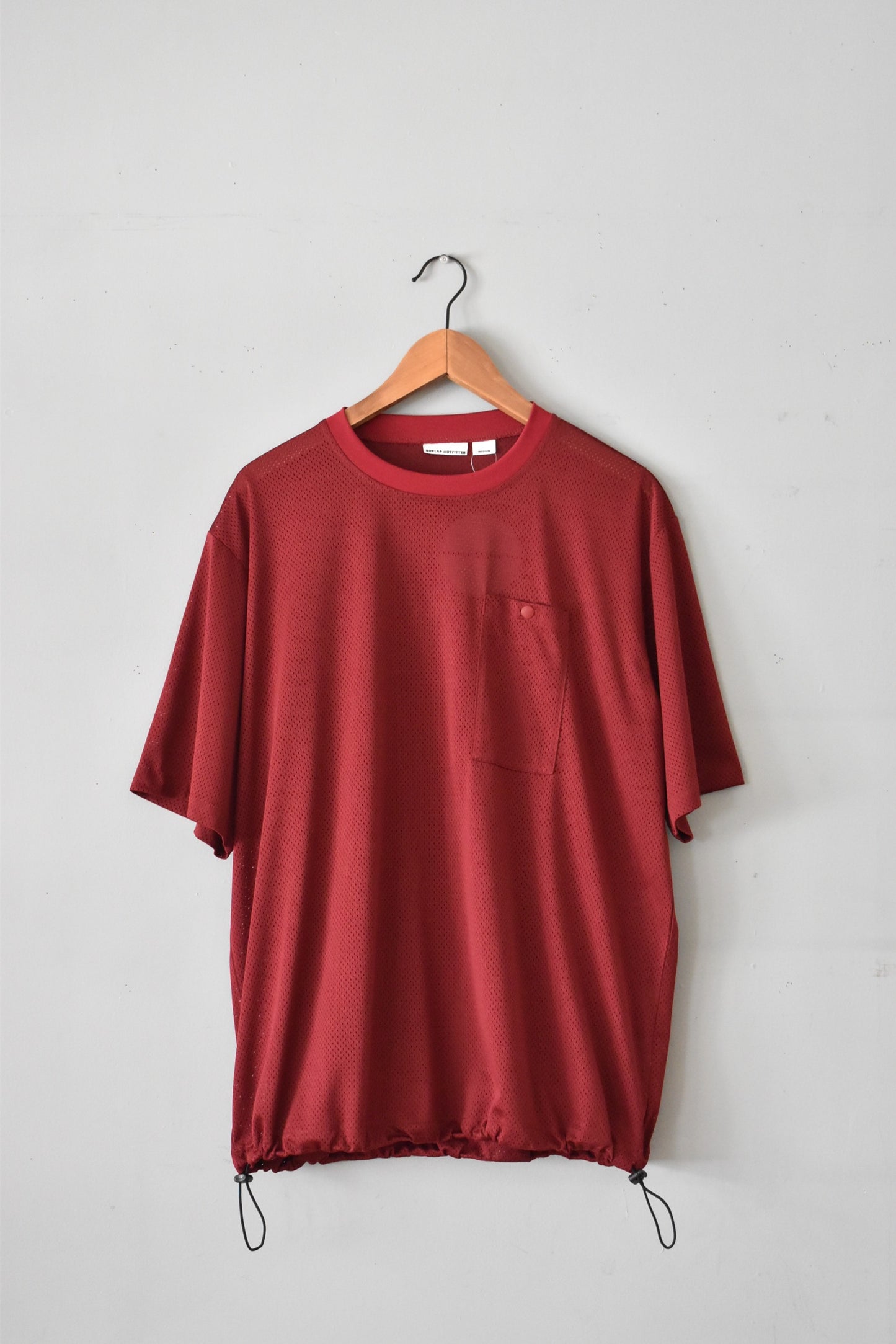 「BURLAP OUTFITTER」mesh pocket tee -burgundy-