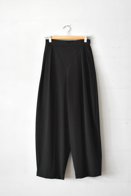 「hunch」ice touch cocoon pants -black-