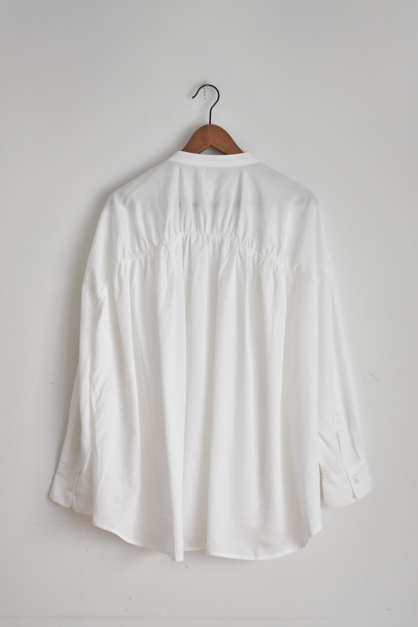 「hunch」back rather tensel twill shirts -off white-