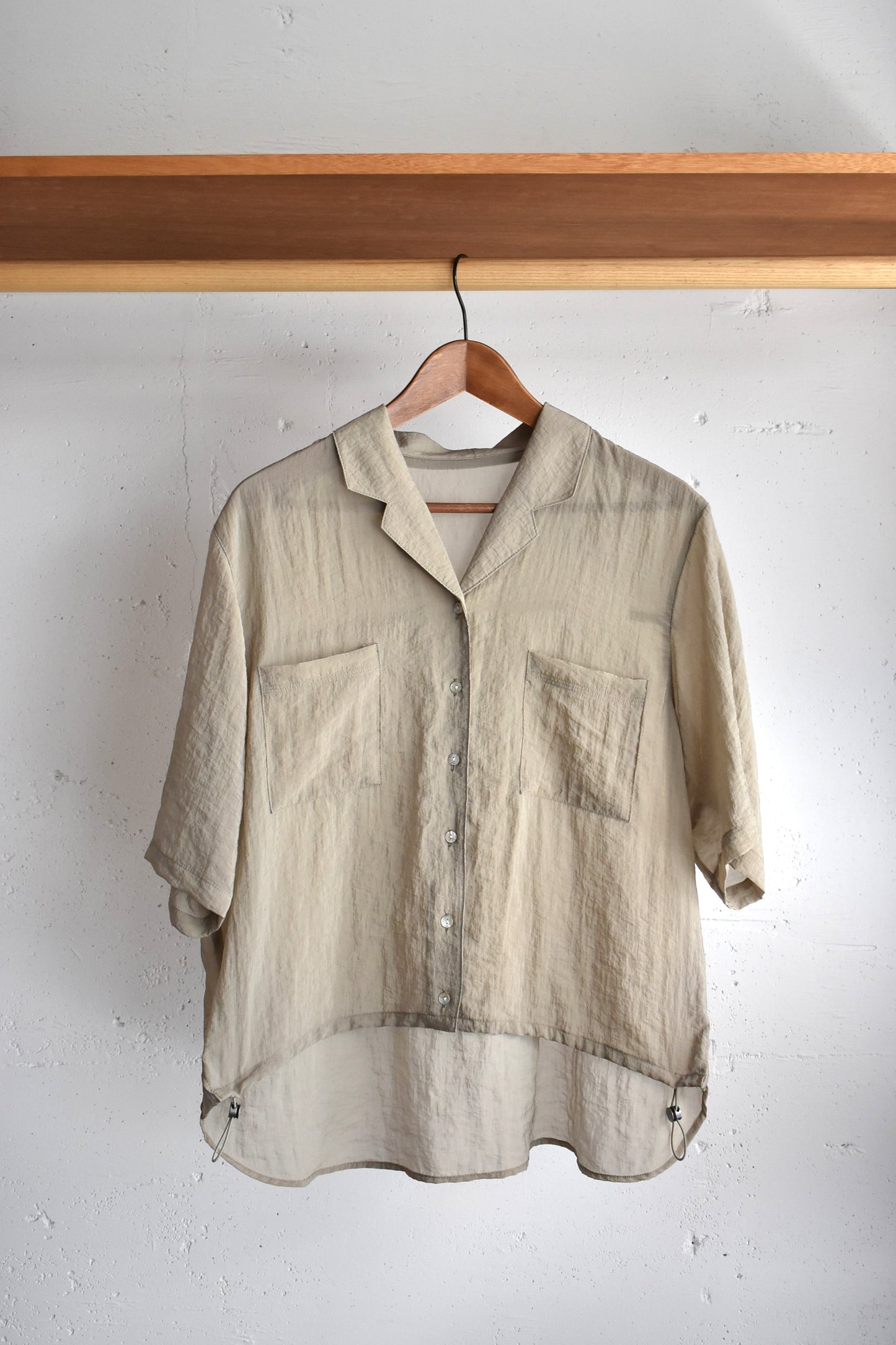 「hunch」grossy sheer open collar shirt -sand beige-