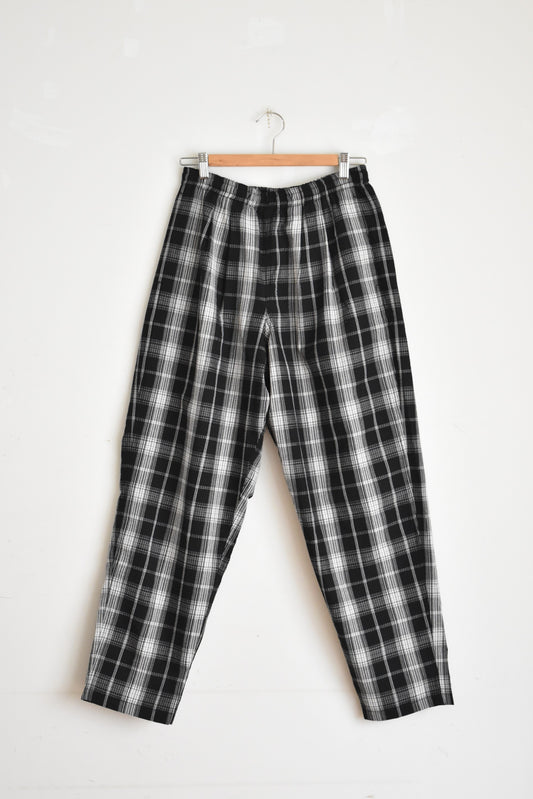 「BURLAP OUTFITTER」seersucker plaid track pants -black/white-