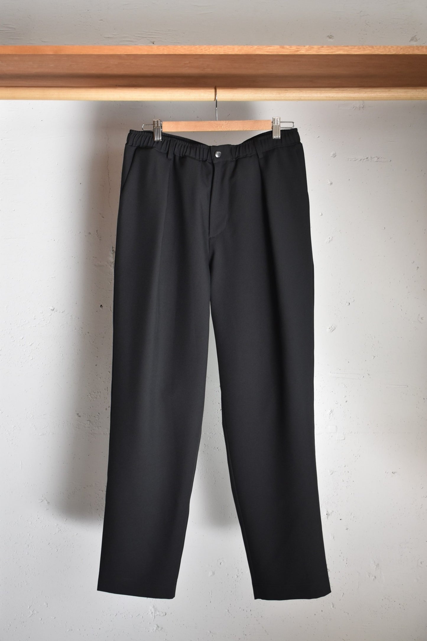 「soglia」relaxing melange pants -black-