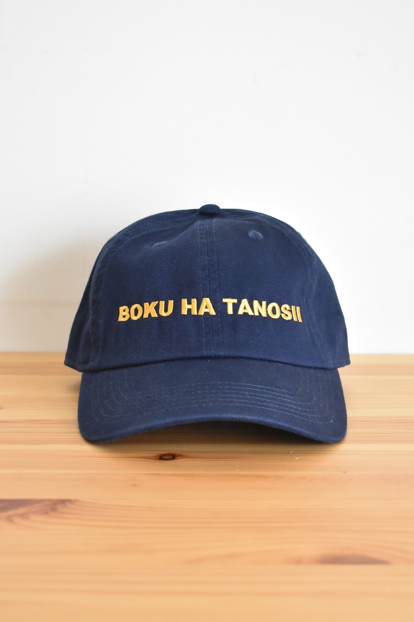 "BOKU HA TANOSII" cap -navy- 