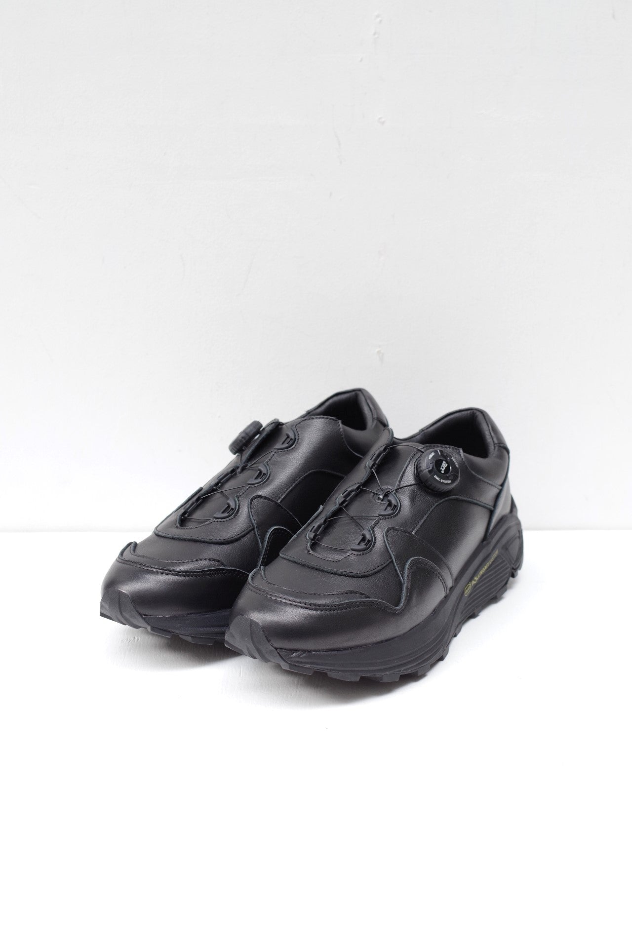 「commodities」leather sneaker